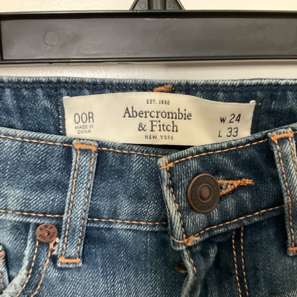 Abercrombie & Fitch Distressed Skinny Jeans - Dark Wash - Size 00/24 - Picture 3 of 12